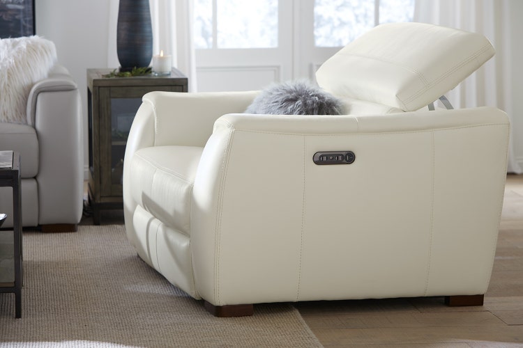 Image of Leo recliner in a room scene